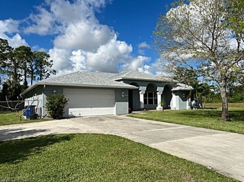 1107 Connie Ave, Lehigh Acres, FL 33971-5467