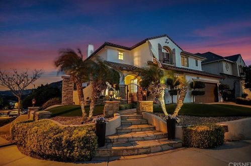 26202 Beecher Ln, Santa Clarita, CA 91381-1410