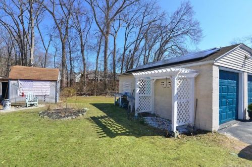 7 Dewey St, Putnam CT  06260-1352 exterior