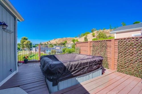 28101 Vista View Dr, Santa Clarita CA  91351-5710 exterior