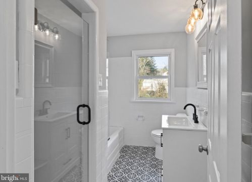 603 Crystal Lake Ave, Tavistock NJ  08033-2711 exterior