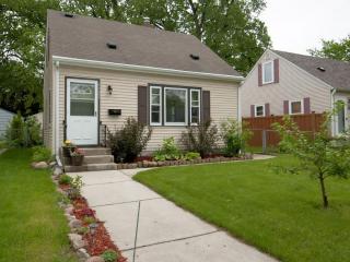 5721 42nd Ave, Minneapolis, MN 55422-1631