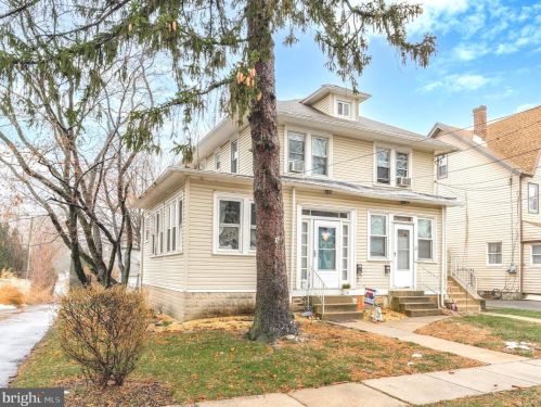 912 9th Ave, Prospect Park, PA 19076-2205