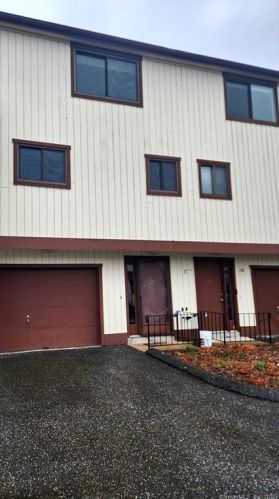 173 Beacon Hill Cmn, Beacon Falls, CT 06403-4927