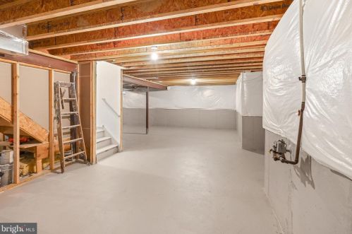 515 Florence Fields Ln, New Castle DE  19720-8752 exterior