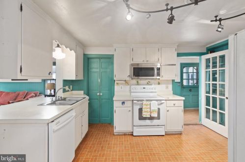 422 King St, Leesburg, VA 20175-3603