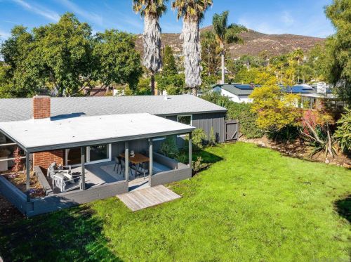 6623 Ballinger Ave, San Diego CA  92119-1822 exterior