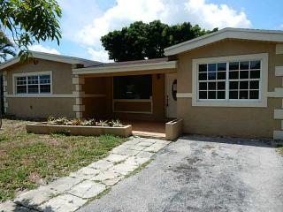 2806 Bahama Dr, Hollywood, FL 33023-4744