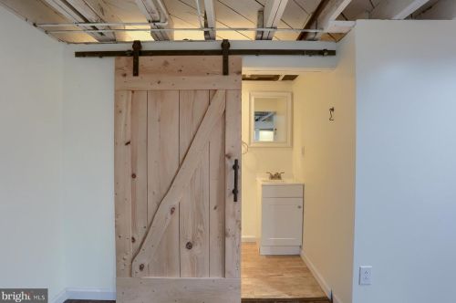 1307 Kingsley Rd, Camp Hill PA  17011-6117 exterior
