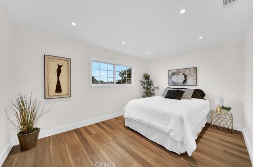 10071 Cliff Dr, Huntington Beach CA  92646-6604 exterior