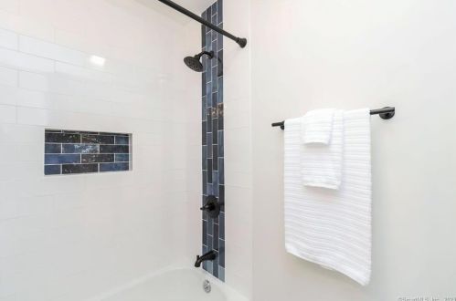 11 Bristol Rd, Windsor Locks CT  06096-2009 exterior