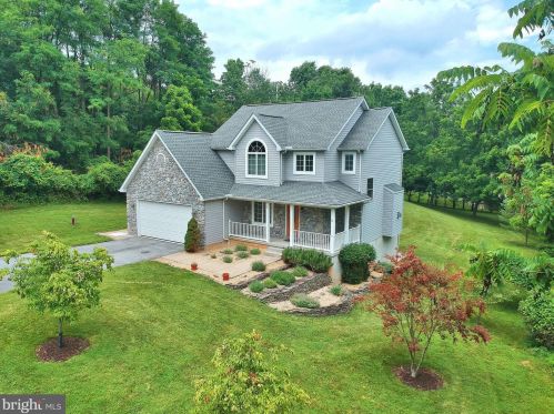 6 Falcon Trl, Charnita, PA 17320-8327