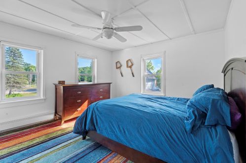 27 Main St, Newton NH  03858-3306 exterior