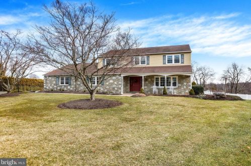 32 Summit Cir, Southampton, PA 18966-1625