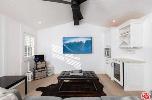 130 Balboa Blvd, Newport Beach CA  92661-1118 exterior