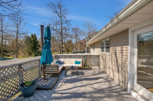 127 Hillside Ave, Bedminster NJ  07921-2516 exterior