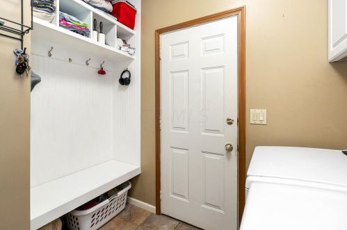 2960 Wynridge Dr, Darbydale OH  43123-8706 exterior