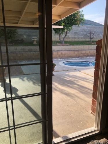 718 Idyllwild Ave, Rialto CA  92376-4816 exterior