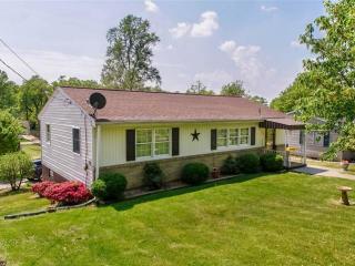 19 Melinda St, Hopwood, PA 15445-2118
