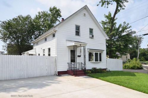 83 Norwood Ave, Warwick, RI 02888-2340
