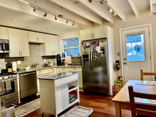 4820 Kincaid St, Pittsburgh, PA 15224-1228