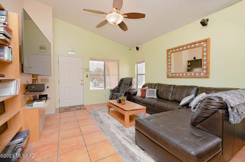 9157 Sugar Sumac St, Tucson, AZ 85747-5366