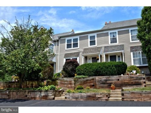 2421 Hillendale Dr, Norristown, PA 19403-5135