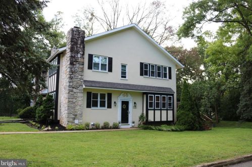 303 Liberty Ln, Wayne, PA 19087-3820