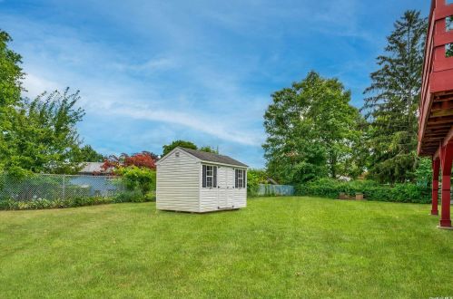 7 Tarn Ct, Deer Park NY  11729-6221 exterior