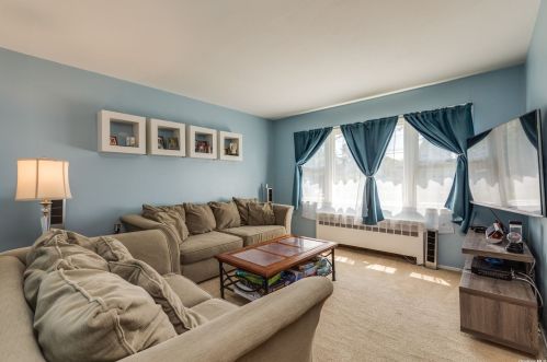 19 Norwich St, Huntington Station NY  11746-8410 exterior