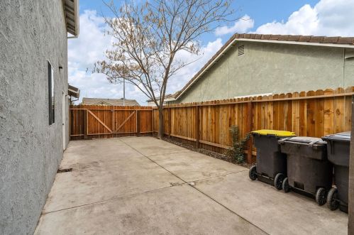 15530 Lottie Way, Lathrop CA  95330-9475 exterior