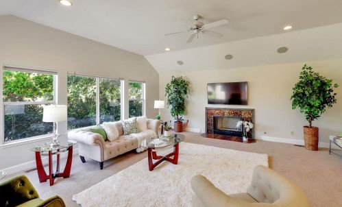 10000 Walter Welsher Ct, Gilroy CA  95020-9704 exterior