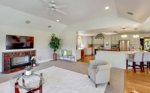 10000 Walter Welsher Ct, Gilroy CA  95020-9704 exterior