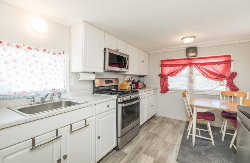 9 Friendship Dr, Salem NH  03079-3016 exterior