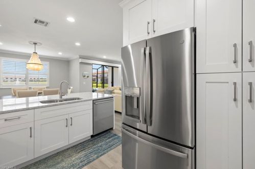 7698 Bristol Cir, Naples FL  34120-0697 exterior