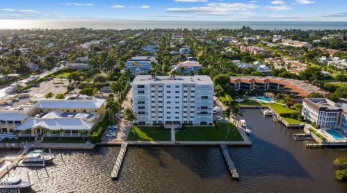 1325 7th St, Naples FL  34102-7339 exterior