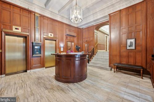 250 13th St, Philadelphia PA  19107-5615 exterior