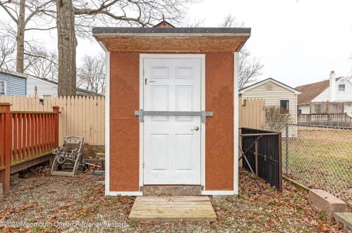 15 Roosevelt Dr, Bricktown NJ  08724-3211 exterior