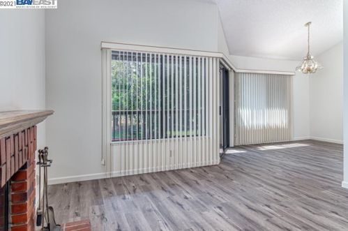13871 Seagate Dr, San Leandro, CA 94577-6426