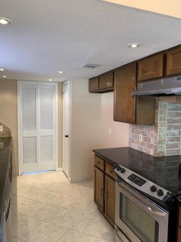 6923 Fox Knoll Ln, Humble, TX 77338-1413