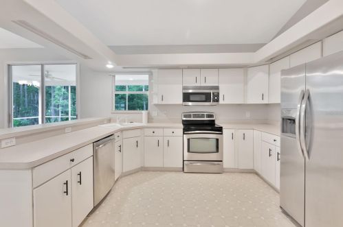 1623 Woodfield Ct, Lutz FL  33558-8485 exterior