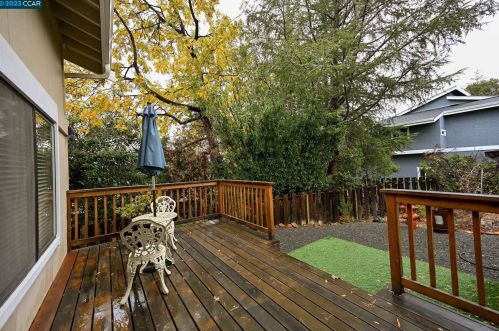 5525 Merritt Dr, Concord CA 94521-4708 exterior