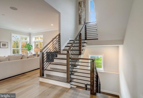 6580 Brooks Pl, Falls Church VA  22044-1105 exterior