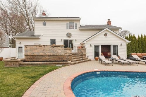 23 La Grange Pl, West Islip NY  11795-3816 exterior