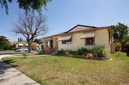 3692 Hackett Ave, Long Beach, CA 90808-2414