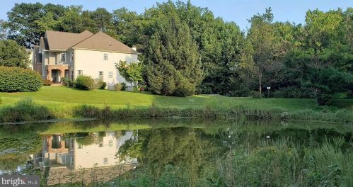 16 Bradley Dr, Wilmington, DE 19803-3147