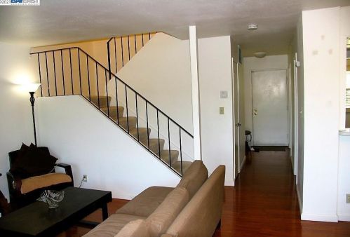 25083 Oakridge Ct, Hayward CA  94541-6938 exterior