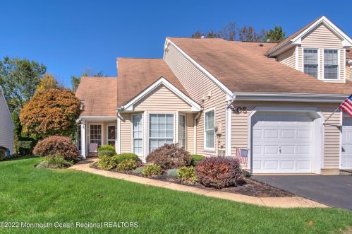 205 Daffodil Dr, East Freehold, NJ 07728-4061