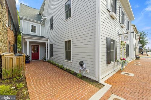 104 Loudoun St, Leesburg, VA 20175-2909