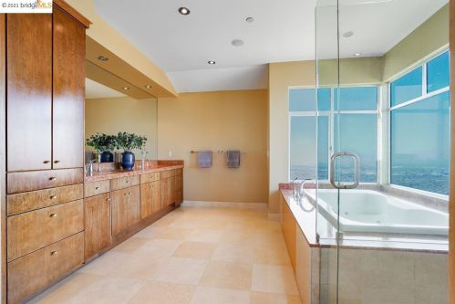 13349 Campus Dr, Oakland CA  94619-3709 exterior